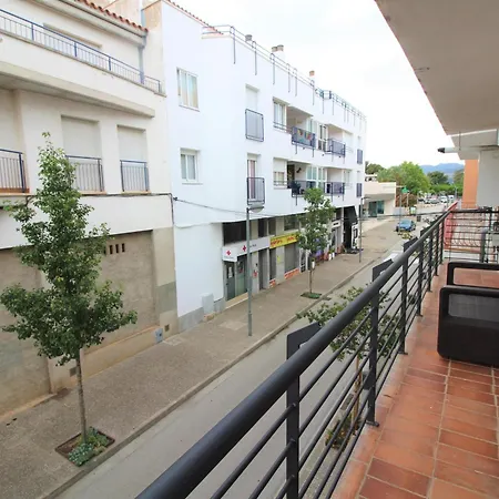 Moderno Y Renovado A 50m De La Playa En Llanca, Con 3 Y Balcon - Es-228-68 *