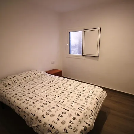 Apartment Moderno Y Renovado A 50m De La Playa En Llanca, Con 3 Y Balcon - Es-228-68 *