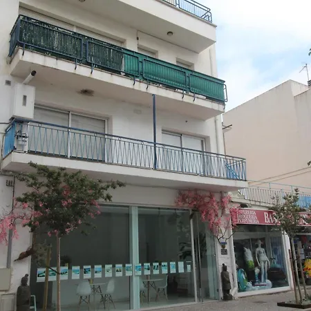 Moderno Y Renovado A 50m De La Playa En Llanca, Con 3 Y Balcon - Es-228-68 * Llanca