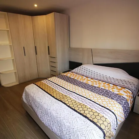 Moderno Y Renovado A 50m De La Playa En Llanca, Con 3 Y Balcon - Es-228-68 Apartment