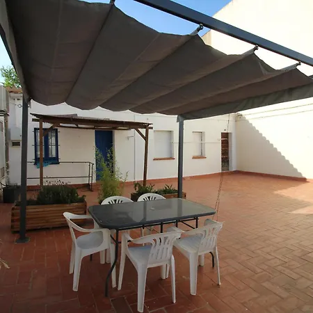 Moderno Y Renovado A 50m De La Playa En Llanca, Con 3 Y Balcon - Es-228-68 *