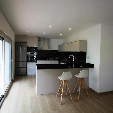 Moderno Y Renovado A 50m De La Playa En Llanca, Con 3 Y Balcon - Es-228-68 * Llanca